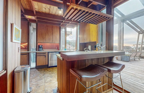 Elk House | Stylish Oceanfront Home with Stunning Bluff Views, Deck & Veranda - Near Beaches