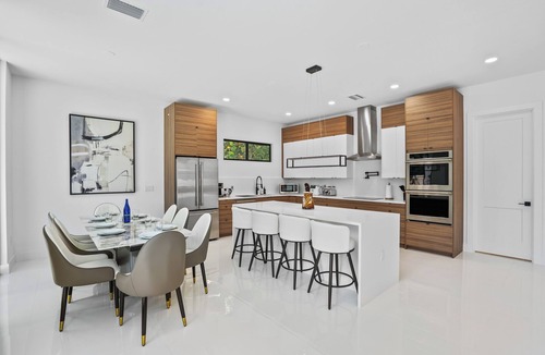 Southgate House | Stylish Pool Home 4BR Near Siesta Key "Palm Noir"