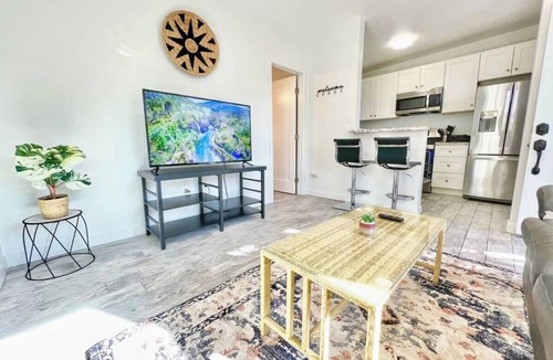 Lincoln Acres Apartment | Stylish Retreat with Patio & Free Parking
