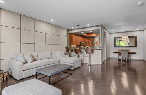 West Los Angeles Apartment | Stylish Westwood Condo | Near UCLA & Century City