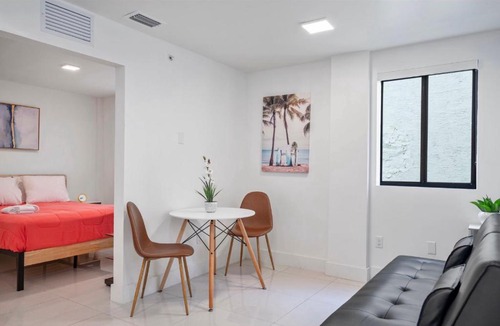 Coral Way Apartment | Sugar & Salsa LITTLE HABANA