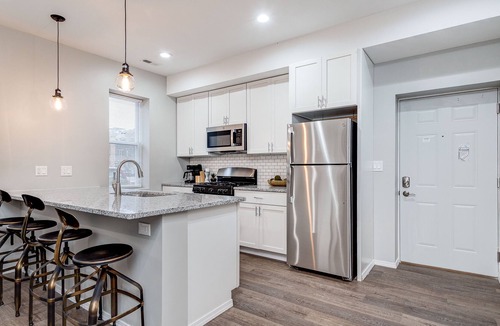 Wrightwood Neighbors House | Suite 2 on Southport 4 Queen Beds