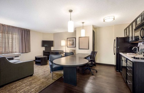 Baymeadows Hotel | SuiteLife Haven: Modern Suites for Business & Leisure Travelers