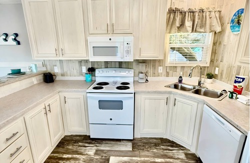 Navarre Cottage | Sum Beaches Paradise Cottage 8