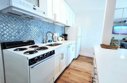Thomas Drive Condo | Sun Harbor Sails - Sleeps 4 - 1 Bedroom Condo Ground Floor Unit