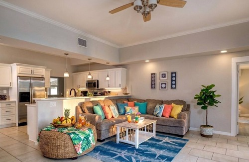 South Sarasota House | Sun-Soaked & Heated Pool Home - Minutes to Siesta Key