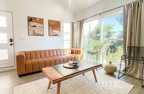 Ladera Heights House | Sunny 1BR with Spacious Outdoor Lounge - SH4
