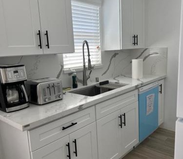 Pico Apartment | Sunny Franklin Place