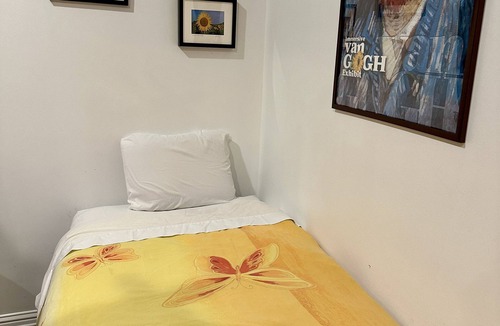 West Los Angeles House | Sunny, Large 2BR/2BA West LA Guesthome with Pickleball/Basketball. Pets Welcome.