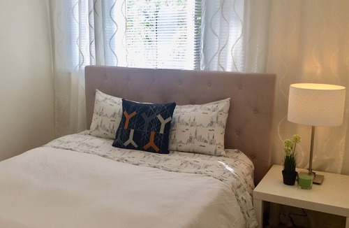West Los Angeles House | Sunny, Large 2BR/2BA West LA Guesthome with Pickleball/Basketball. Pets Welcome.