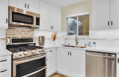Carlsbad House | Sunny Modern Family Home I Near Beach + Eateries