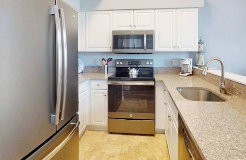 North Ocean City Condo | Sunny Waterfront Condo w/Canal Views, Balcony, Central AC, Shared Pool & Tennis