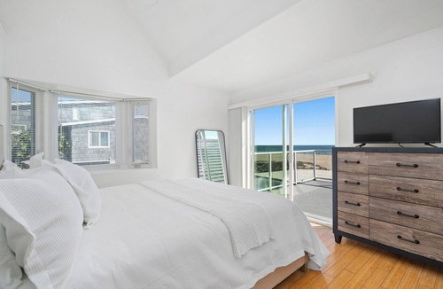 Sunset Beach House | Sunset Beach, Fully Furnished, Oceanfront Cottage!