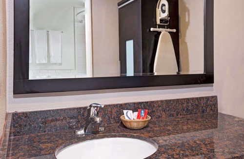 Culver - West Hotel | Super 8 by Wyndham Los Angeles-Culver City Area