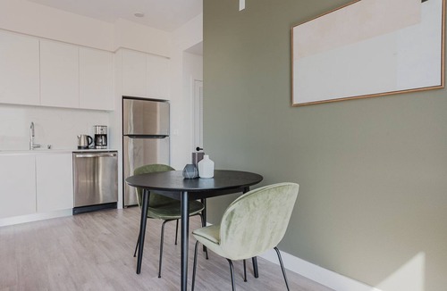 East Pasadena Apartment | Superb 1BR w/Gym & Elev, nr Dining & Hiking