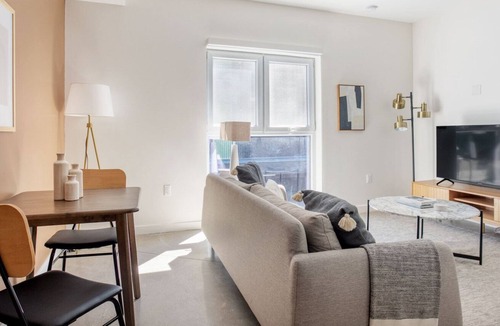 Palms Apartment | Superb Culver City 1BR w/Lounge, Grill & Access to 405, by Blueground