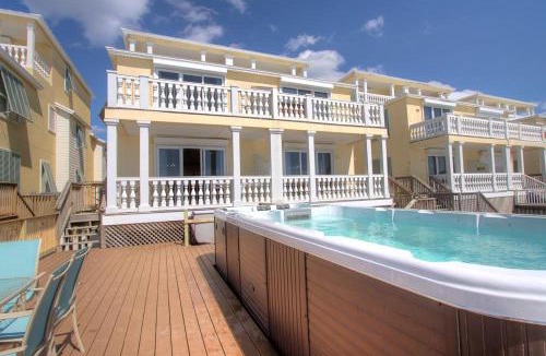 Silver Sands Beach Villa | Surf Song - Beachfront Home With Swimspa!