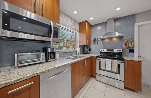 Gulf Gate Estates House | "Temporary Sanity" | Luxe 3BR Home w/Heated Saltwater Pool - Near Siesta Key