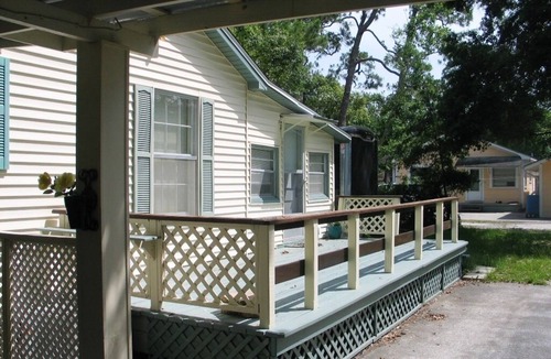 Apalachicola House | The Apalachicola Cottage-Pet Friendly-Historic Neighborhood