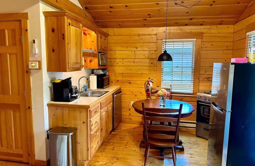 Cushing Cabin | THE BEAR'S DEN Cute and cozy studio Maine cabin