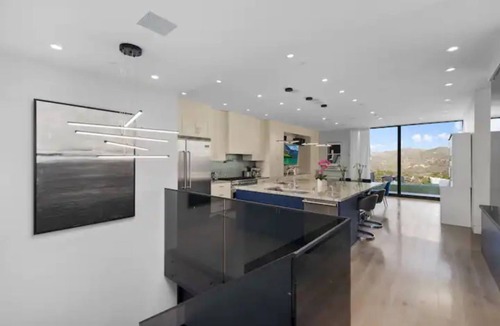 Beverly Hills House | The Bel Air Mansion｜Lake & Mountain View