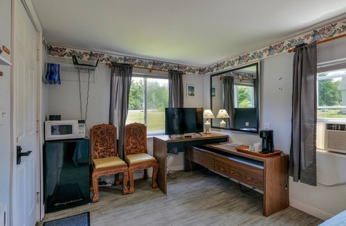 Ellsworth Cottage | The Blue Cottage@ Twin Hills Cottages