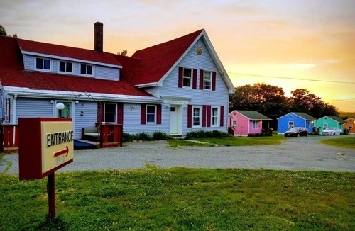 Ellsworth Cottage | The Blue Cottage@ Twin Hills Cottages