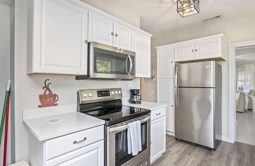 Crestview House | The Blue Pearl near Downtown Crestview