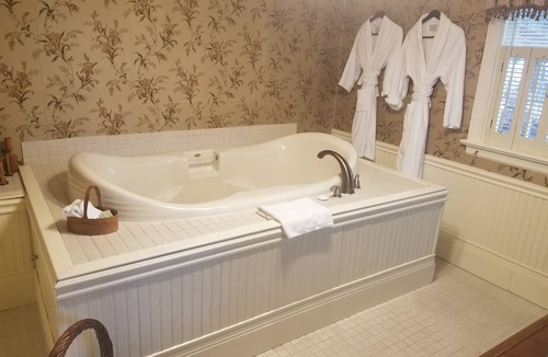 Charles Town Bed & Breakfast | The Carriage Inn B&B