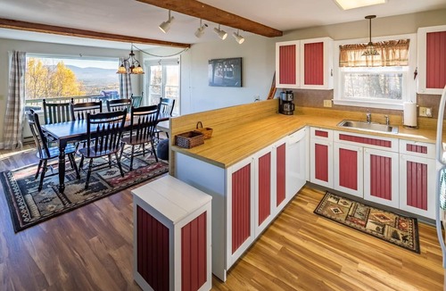 Franklin County House | The Chalet on the Ridge-19 min to Sugarloaf and ITS access!