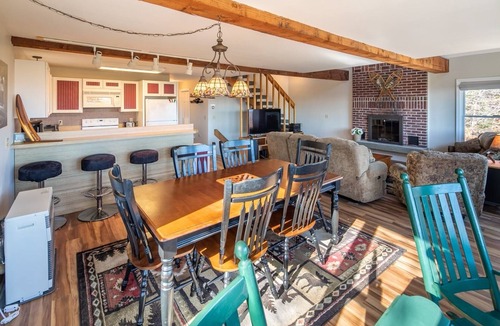 Franklin County House | The Chalet on the Ridge-19 min to Sugarloaf and ITS access!