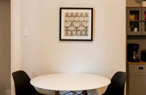 Lancaster Apartment | The Church Street Suite - Downtown, Cozy, Parking