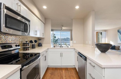 Marina del Rey Apartment | The Citrine Suite' Marina And Canal View Amazing Amenities Pool, Gym And BBQ
