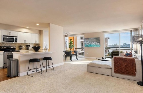 Marina del Rey Apartment | The Citrine Suite' Marina And Canal View Amazing Amenities Pool, Gym And BBQ