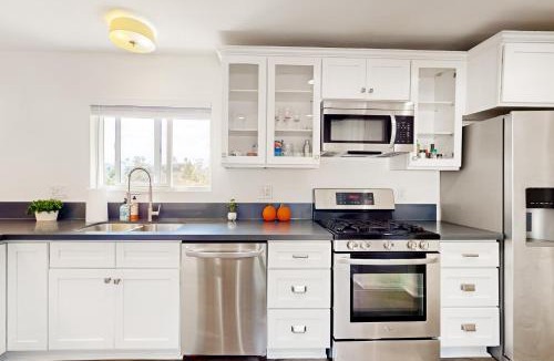 El Cerrito House | The Cliffside Bungalow