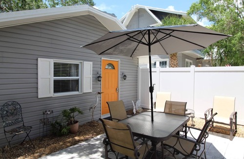 South Sarasota Cottage | The Cottage, Very Close To Siesta Beach. Pet Friendly