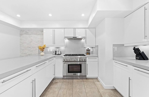 North of Montana Apartment | The Diamond Dune' Luxury Santa Monica Home Walk to Beach 4BR Parking 2 Balconies