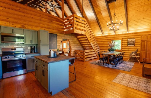 Sullivan Cabin | The Firefly Lodge on Lake Shelbyville - Fully Updated Cabin with Lake Access