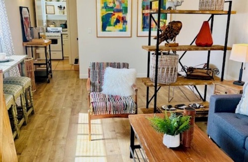 East Side Costa Mesa Condo | The Get-Away: Trendy Spot in Costa Mesa Located near Newport Beach