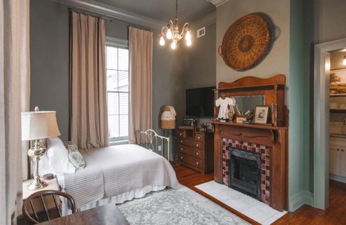 Downtown Apartment | The Gilded Lady - The Seamstress Suite