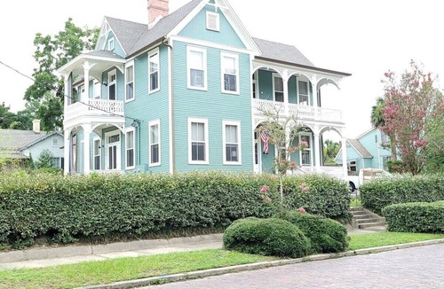 Old East Hill Apartment | The Kelley House | Suite 2 - 1st floor