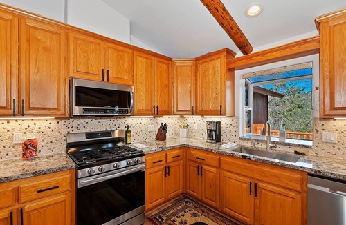 Castle Glen Estates Cabin | The Quiet Place By Destination Big Bear:Located in the Castle Glen Estates!Pet Friendly! Pool Table! Foosball!