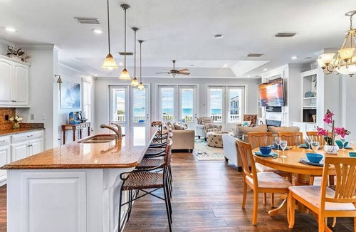 Treasure Beach Village House | The Sand Bar 🐶Friendly, Beach Views, Private Pool & HotTub, SGI Gated Community