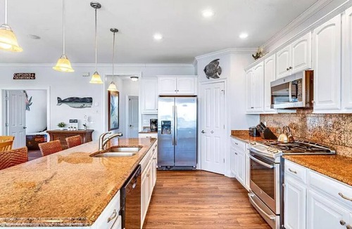 Treasure Beach Village House | The Sand Bar 🐶Friendly, Beach Views, Private Pool & HotTub, SGI Gated Community