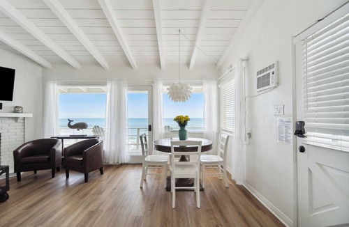 Eastern Malibu House | The Surfrider Bungalow on Carbon Beach