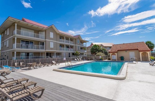 Navarre Beach Apartment | Third-Floor Studio with Shared Pool Sound View High-Speed WiFi & Central AC
