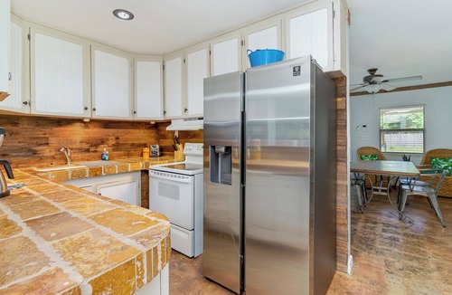 Southeast Pensacola House | Tiki Time Pool Home in Pensacola