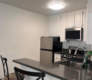 Hollywood Hills Apartment | Tim bookings