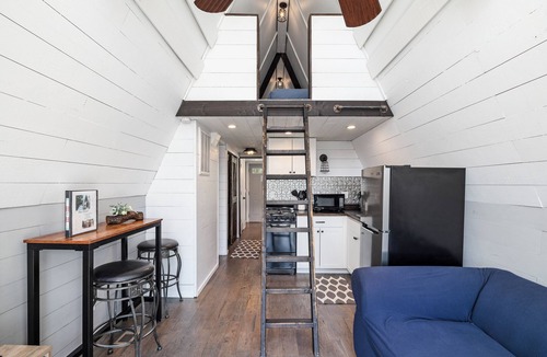 Lampe Cabin | Tiny AFrame/Fire Pit/Pets/Lake Access/Dogwood Canyon