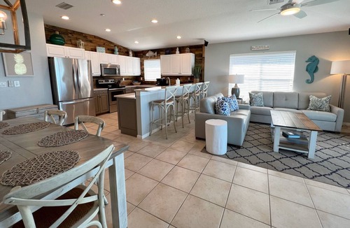 Indian Rocks Beach Condo | Top Floor- 5 Star - Indian Rocks Beachfront Fan Favorite!
